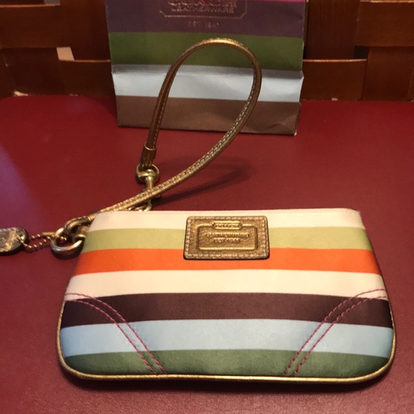 Coach wristlet - Picture 2 of 7